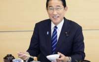 Прем’єр Японії, з’їв рибу з Фукусіми, аби довести, що вона безпечна