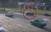 Священник, сидя за рулем, сбил пешехода на переходе (видео 18+)