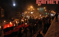 Львовские националисты с факелами помянули битву под Крутами (ФОТО)