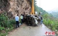 В Китае автобус с пассажирами упал в реку, много погибших