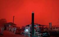 Огненно-красное небо: Австралию накрыли мощные пожары