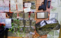 В Херсонской области задержали наркоторговцев с 18 кг марихуаны, пистолетами и гранатой