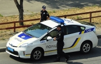 В Киеве мужчина напал на полицейского