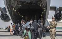 В Украину прибыли три самолета с афганскими беженцами