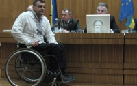 В Тернополе депутат облсовета на инвалидной коляске избил полицейских