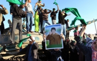 Сторонники мертвого Каддафи начали отвоевывать Ливию 