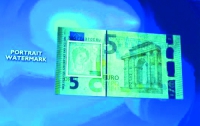 В Европейском союзе обновили банкноту номиналом 5 евро