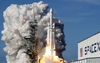 SpaceX выиграла контракт на отправку секретного спутника на Falcon Heavy