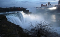 Самоубийца прыгнул в Ниагарский водопад и выжил… 