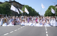 Возбужденные невесты парализовали транспортное движенье в Запорожье