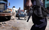 В Гаити за издевательство над заключенными полицейских садят в тюрьму