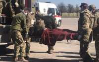 В Киев прилетел самолет с ранеными бойцами