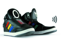 Google вместе с Adidas создали «говорящие кроссовки»