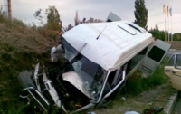 В Крыму «бусик» с пассажирами жестко столкнулся с «мясным» грузовиком (ФОТО)