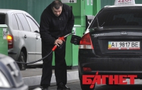 Азаров гасит бензиновую лихорадку 