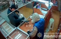 В Черновицкой области полиция задержала банду налетчиков на ювелирные магазины