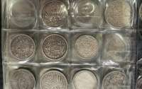 На Одещині намагалися незаконно вивезти колекцію срібних монет і раритетне видання 