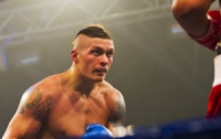 Усик досрочно завершил второй бой в профи (ВИДЕО)