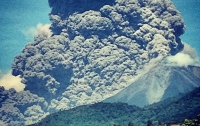 Вчера в Гватемале началось грандиозное извержение вулкана Фуэго (ФОТО)