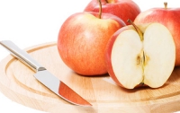 Почему нельзя грызть яблоки, знают медики