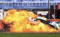 Огненная авария в США: во время гонки взорвался автомобиль (видео)