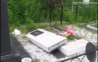 В Луцке работники кладбища цинично расхищали могилы 