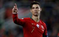 Роналду ударил соперника в лицо в матче за сборную Португалии