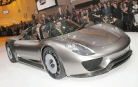Porsche покажет серийную версию гибрида 918 Spyder 