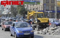 Ремонт дороги возле НСК «Олимпийский» парализовал движение транспорта (ФОТО)