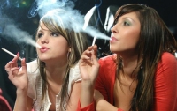 Женщинам надо бросить курить до 30, - ученые