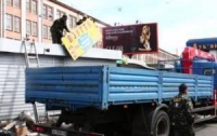 В Киеве тысячами убирают киоски