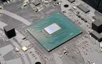 Intel предупредила заказчиков о прекращении выпуска системной логики 300-й серии для устаревших процессоров