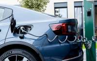 Еще семь компаний перейдут на автомобили с нулевым выбросом и займутся установкой зарядныж станций