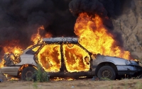 В Запорожье загорелось авто с водителем