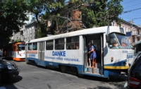 В Одессе трамвай застрял на... рельсах (ФОТО)