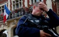 Стрелявшего в жандармов во Франции нашли мертвым