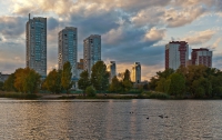 В Киеве обновили парковую зону вокруг озера Тельбин