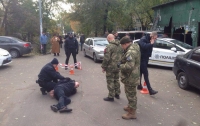 В Киеве мужчина с пистолетом угрожал полицейским