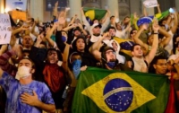 В Бразилии полиция применила слезоточивый газ против тысяч противников ЧМ-2014