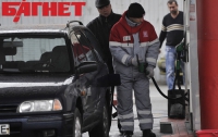 Чиновники снова обещают украинцам дешевый бензин