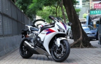 В сети появились изображения обновленного Honda CBR1000RR Fireblade (ФОТО)