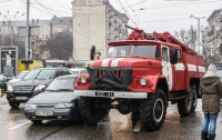 В Киеве загорелся грузовик: двое пострадавших