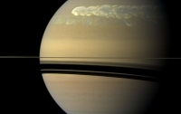 NASA показало гигантскую бурю на Сатурне