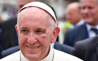 Папа Франциск травмировался в бронемашине