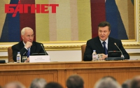 Янукович и Азаров решили помочь людям искусства