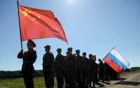 Китай таємно підготував сотні російських військових для війни проти України, – Reuters