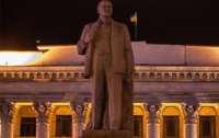 В Житомире вандалы написали нецензурное слово на памятнике Ленину (ФОТО)