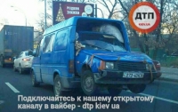 В Киеве придумали оригинальную буксировку автомобиля