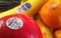 Наклейки на фруктах подскажут, стоит ли покупать плоды