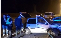 Масштабное ДТП в Киеве: автомобиль влетел в автобусную остановку